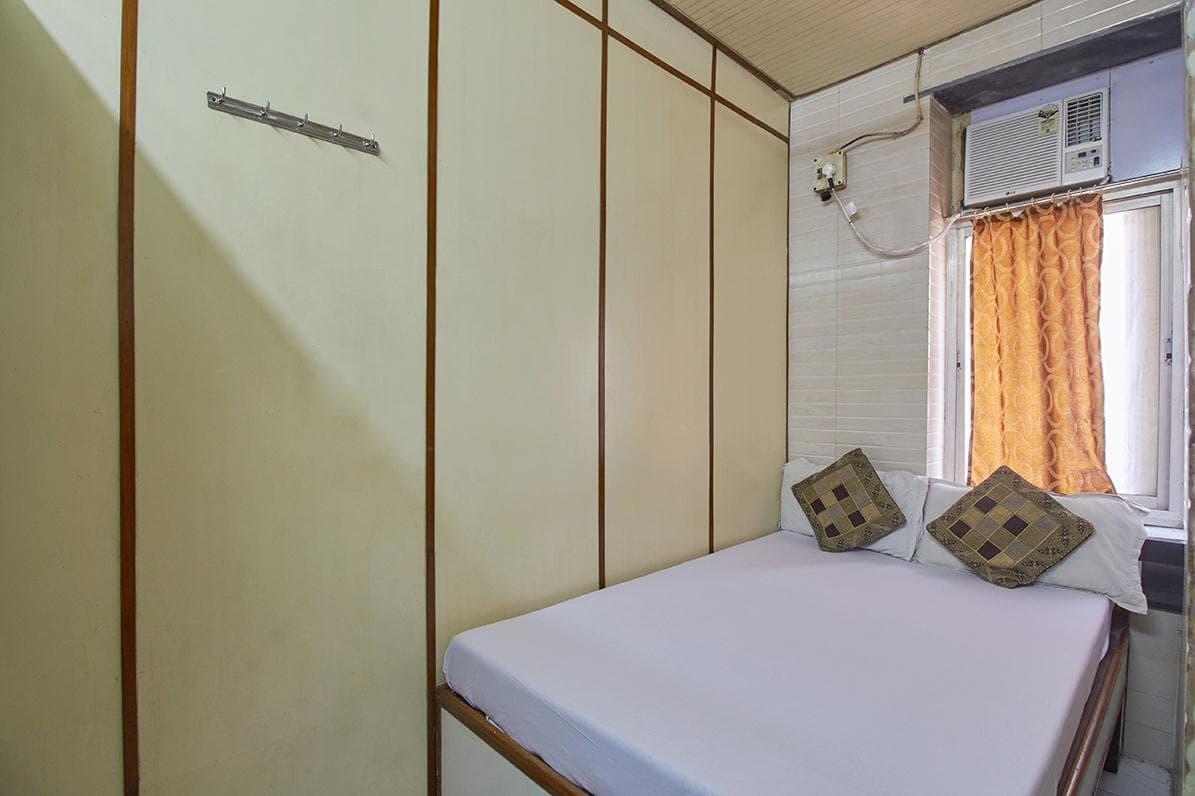 Plaza Guest House Мумбаи Экстерьер фото
