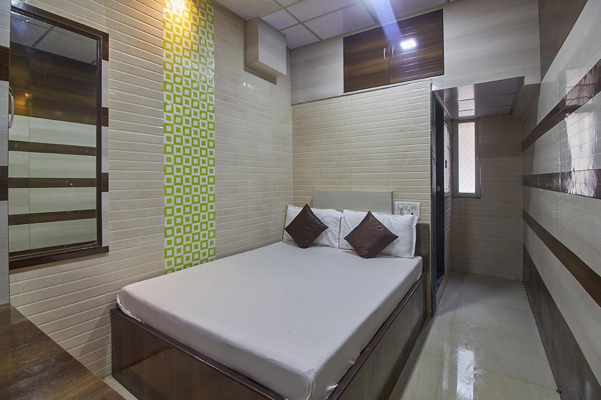 Plaza Guest House Мумбаи Экстерьер фото