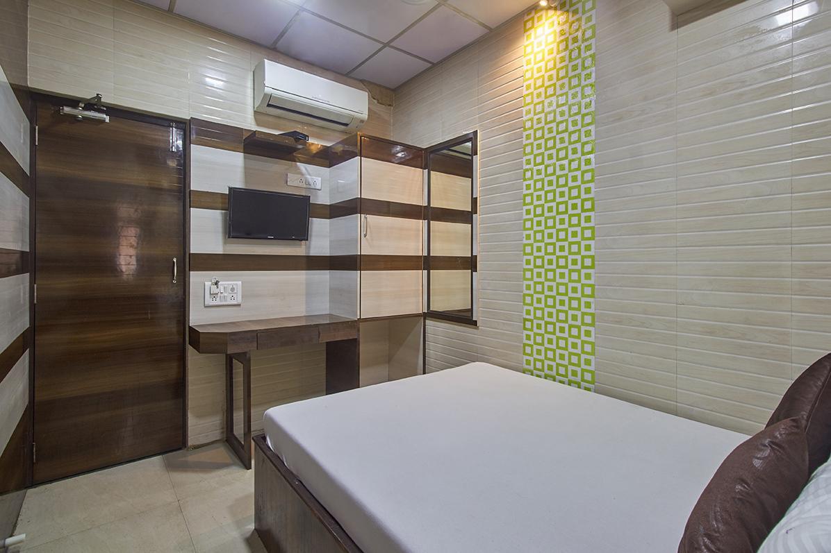 Plaza Guest House Мумбаи Экстерьер фото