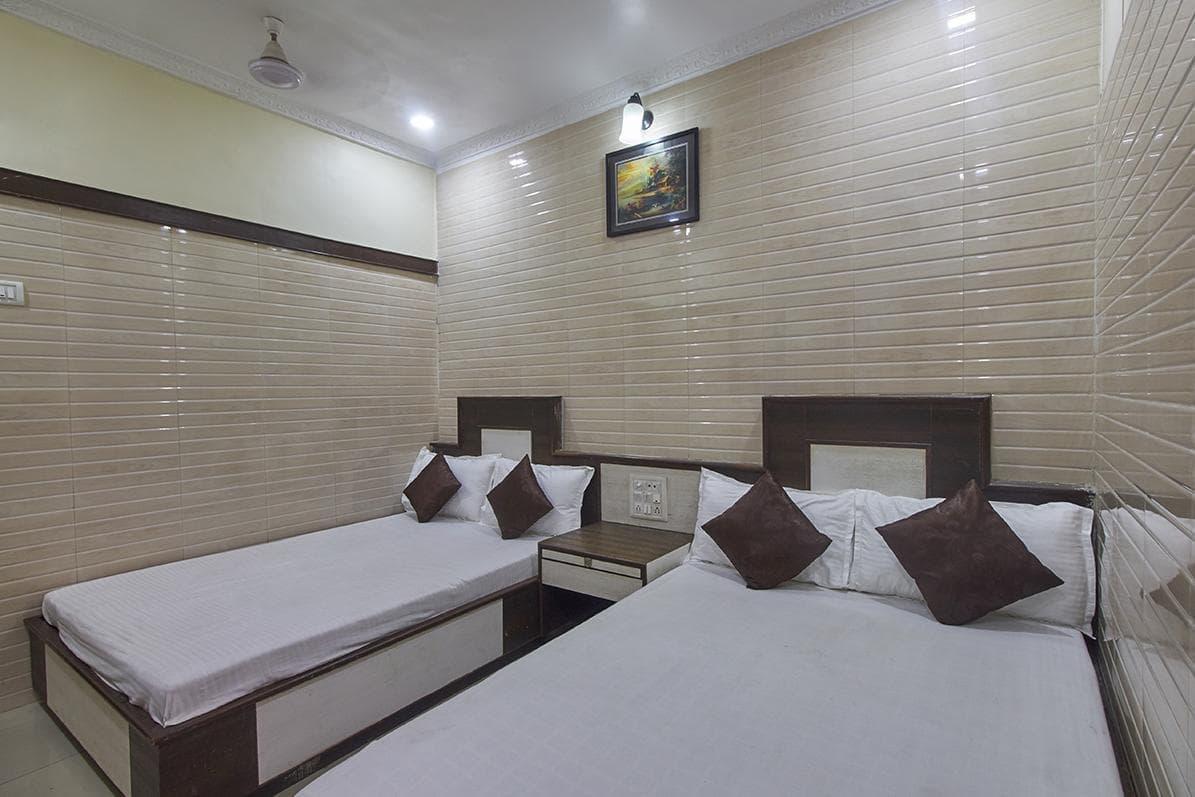 Plaza Guest House Мумбаи Экстерьер фото